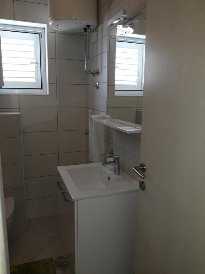 Apartment With Free And Private Parking Makarska Exterior foto