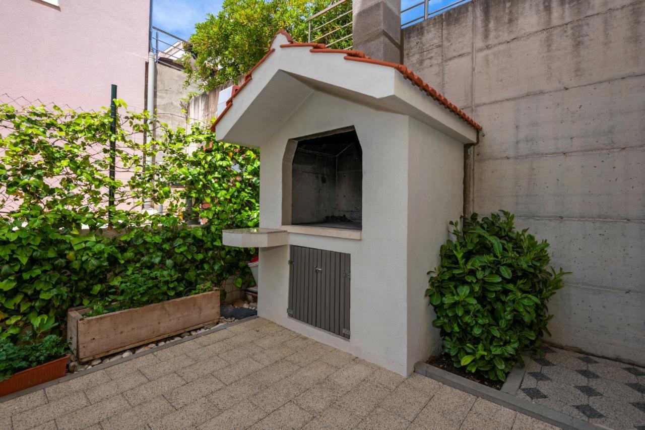 Apartment With Free And Private Parking Makarska Exterior foto